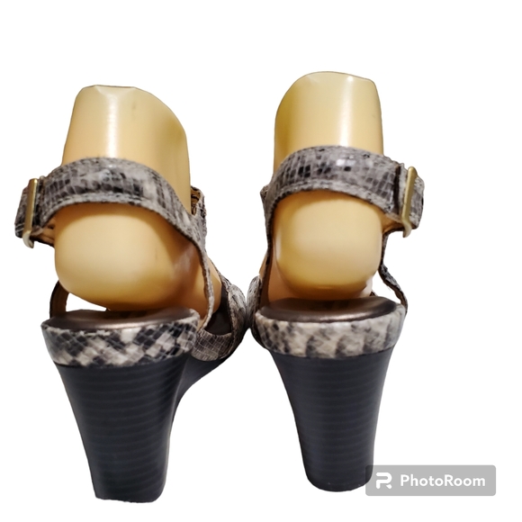 Clarks Sandals - Picture 4 of 11